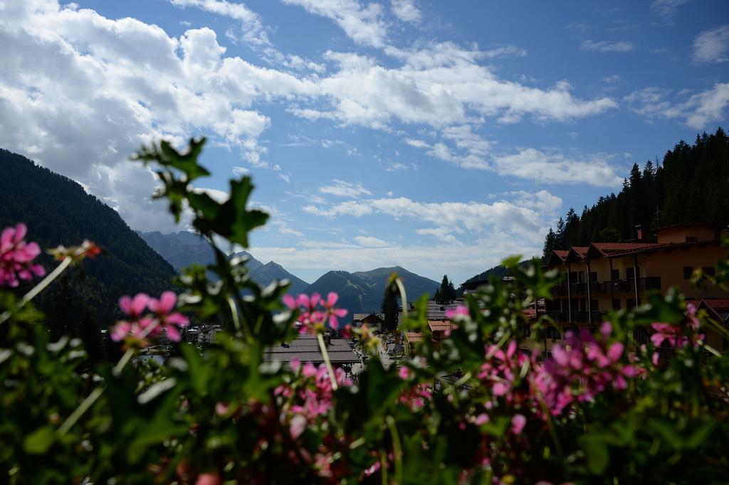 Hotel Garni St. Hubertus Madonna di Campiglio Exterior photo